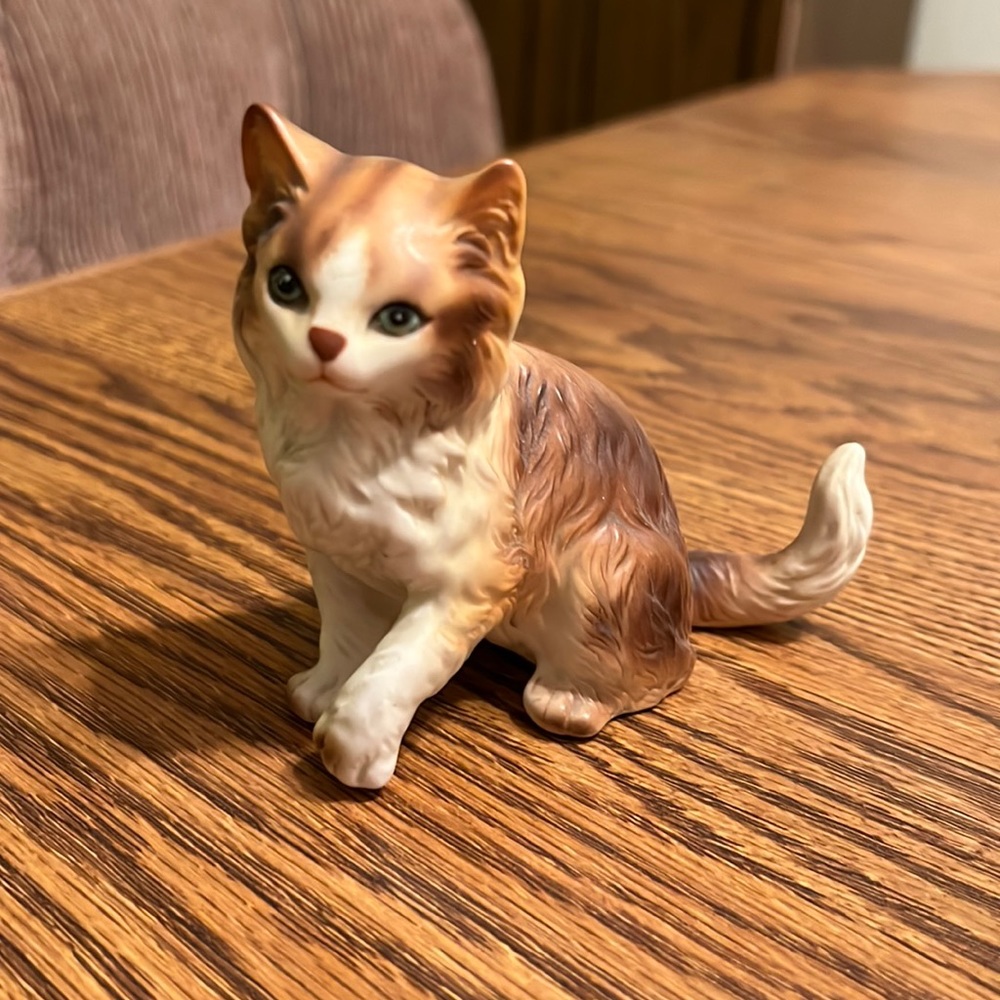 Cat figurine